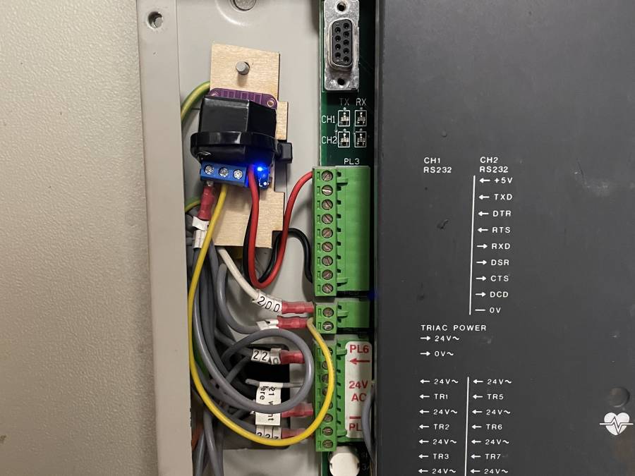 ESP32-S2 relay board controlling G1 extractor fan.